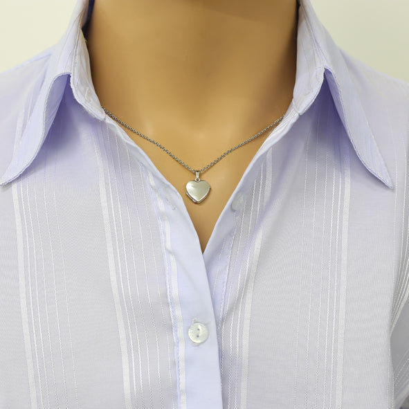 Silver Photo Locket, Opening