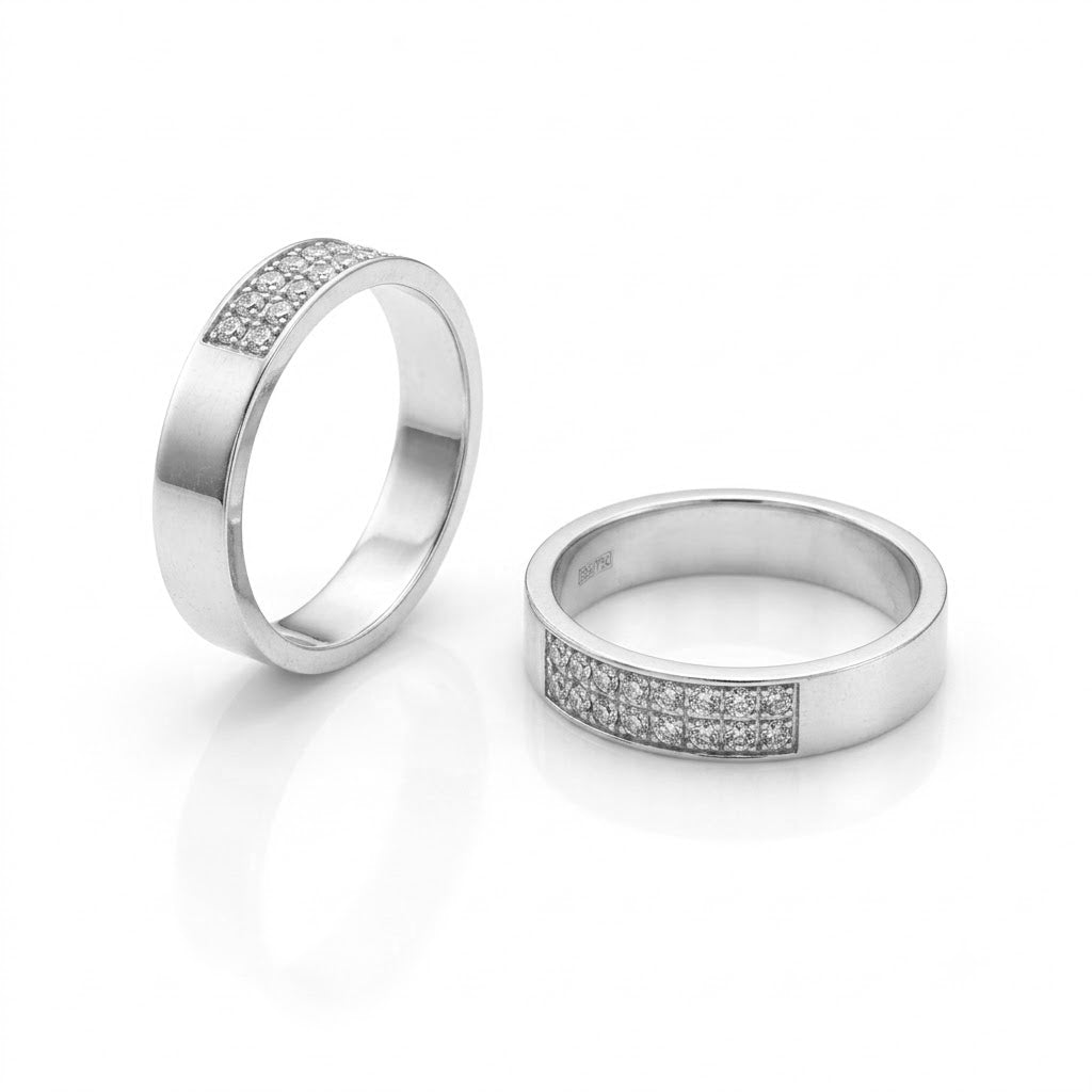 Ladies' ring with diamonds