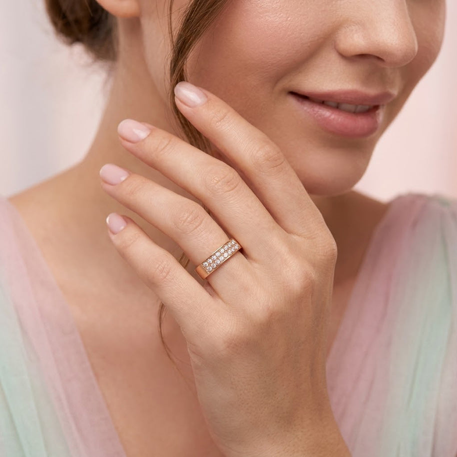 Ladies' ring with diamonds