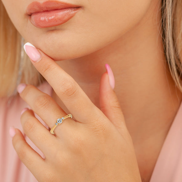 Ladies ring with diamonds