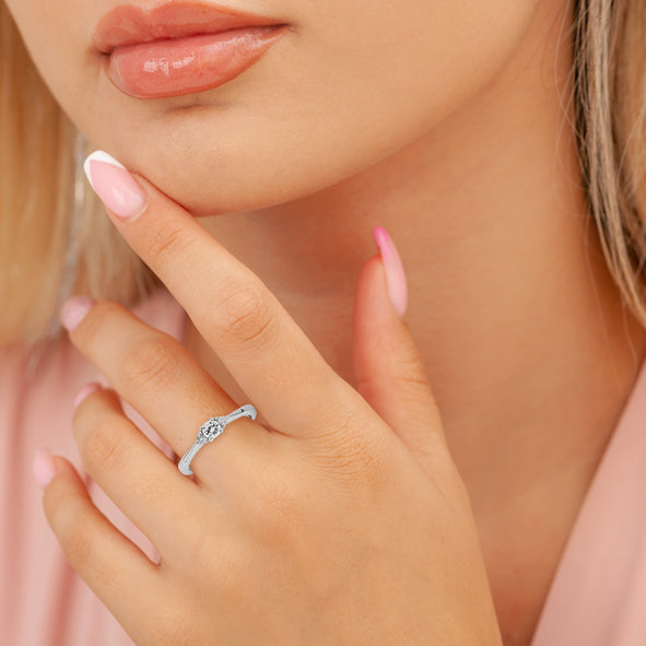 Ladies ring with diamonds