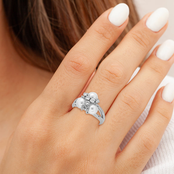 Ladies' ring with pearls