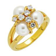 Ladies' ring with pearls