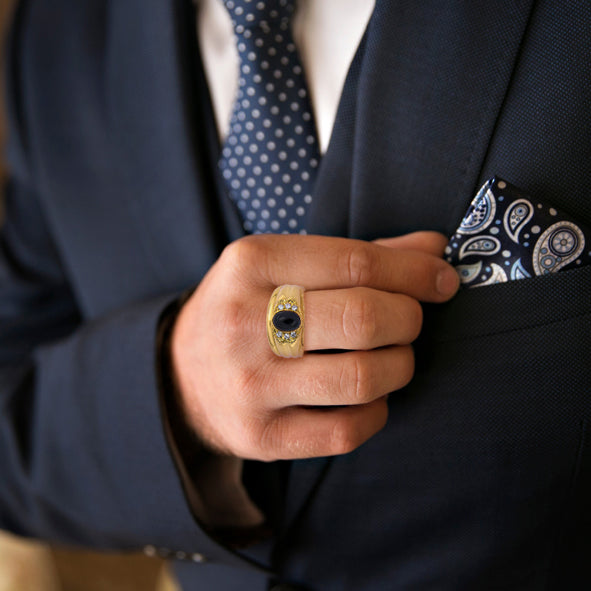 Men's gold ring with onyx 