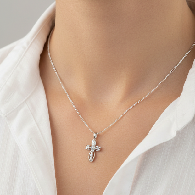 Подвеска в виде креста, серебро 925 пробы с кубическим цирконием. 