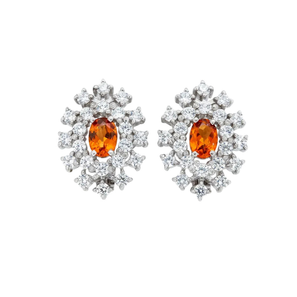 Earrings made of 925 sterling silver with garnet.