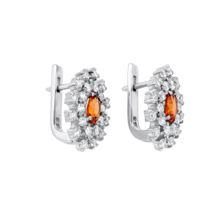 Earrings made of 925 sterling silver with garnet.