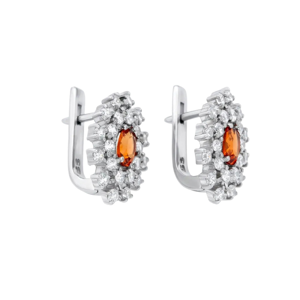 Earrings made of 925 sterling silver with garnet.