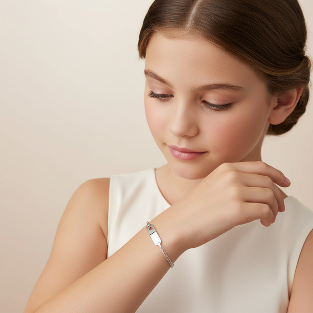 Herzchen Kinderarmband mit Gravurplatte aus Silber 925