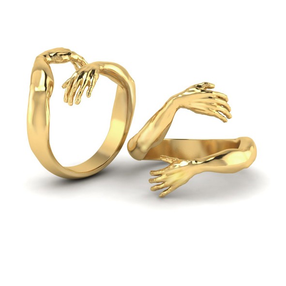Золотое кольцо в виде рук