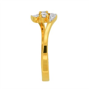 Ladies ring with Zirconia 18(57)