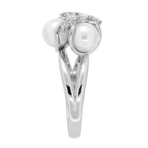 Ladies rings with pearl