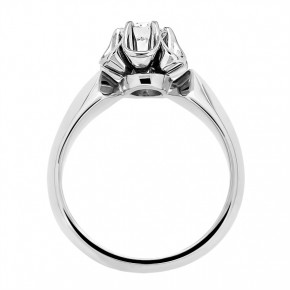 Кольцо с бриллиантом для помолвки