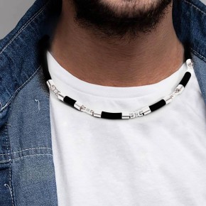 Kautschuk-Collier mit Goldelementen